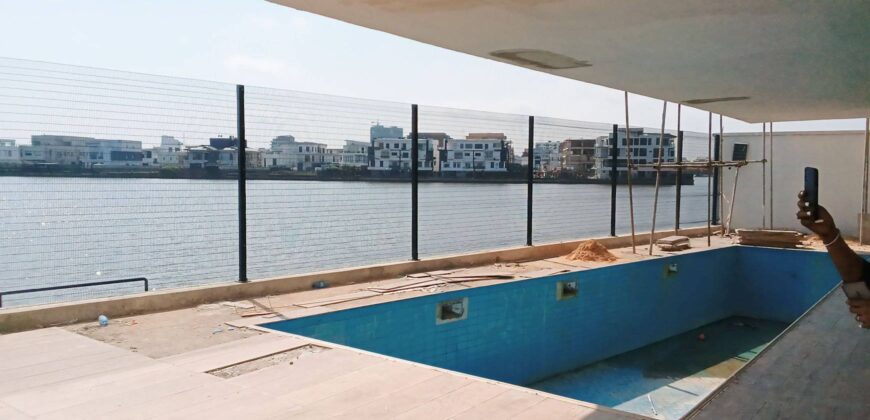 6 bedroom Waterfront fully detached house with jetty and 2 staff quarters