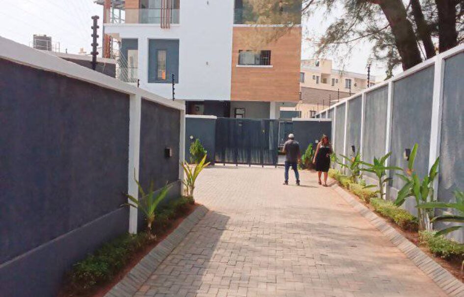 Luxury 5 bedroom fully detached house