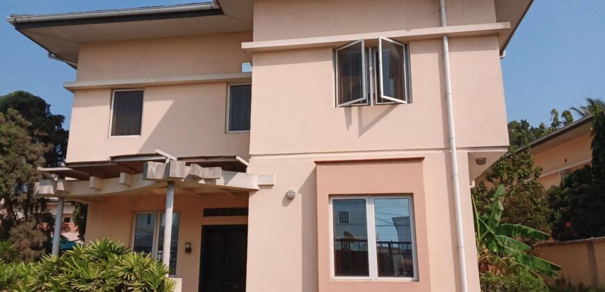 Spacious and fully detached 4 bedroom house with family lounge, study room and 2 room staff quarters. Spacious and fully detached 4 bedroom house with family lounge, study room and 2 room staff quarters.