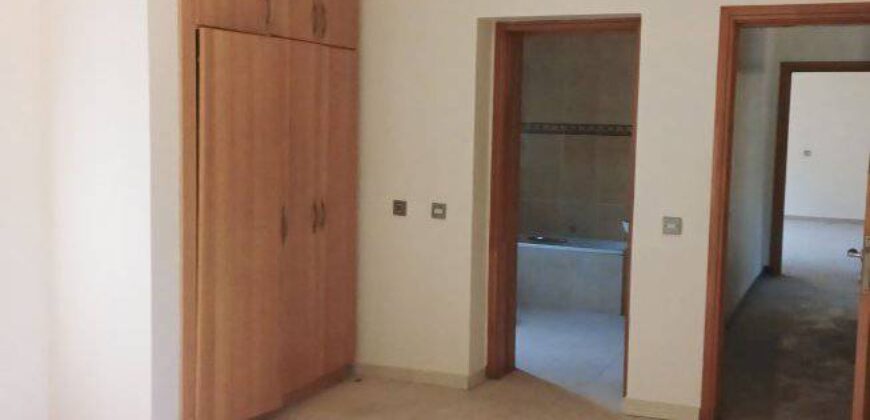 Spacious and fully detached 4 bedroom house with family lounge, study room and 2 room staff quarters. Spacious and fully detached 4 bedroom house with family lounge, study room and 2 room staff quarters.