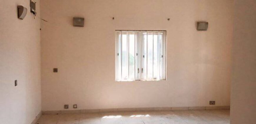 Spacious and fully detached 4 bedroom house with family lounge, study room and 2 room staff quarters. Spacious and fully detached 4 bedroom house with family lounge, study room and 2 room staff quarters.