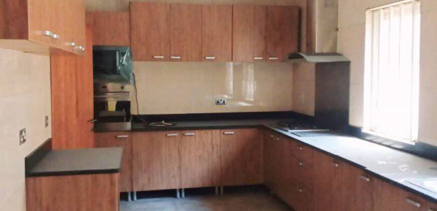 Spacious and fully detached 4 bedroom house with family lounge, study room and 2 room staff quarters. Spacious and fully detached 4 bedroom house with family lounge, study room and 2 room staff quarters.