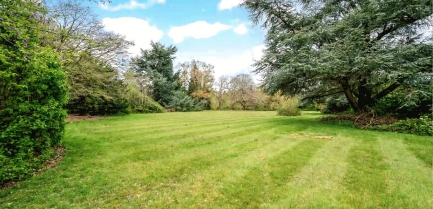 7-bedroom property sitting on 6.7 acres of prime land in the heart  Stanmore. 7-bedroom property sitting on 6.7 acres of prime land in the heart  Stanmore.