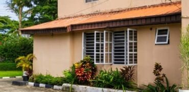 CORNER PIECE 5-BEDROOM DETACHED HOUSE + STAFF QUARTER FOR SALE