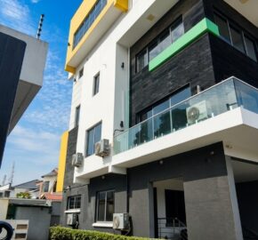 Luxury 5-Bedroom Terrace House