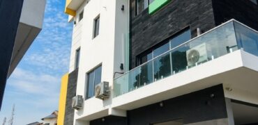 Luxury 5-Bedroom Terrace House